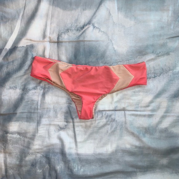 Acacia Set Uns top, Mentawai Bottom! - Picture 9 of 12